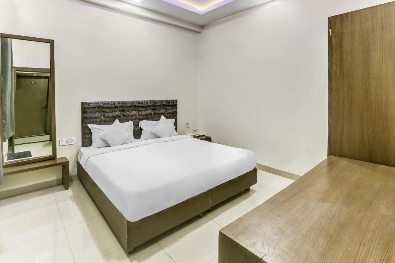 Hotel Capital O Ind699 Royal 3*