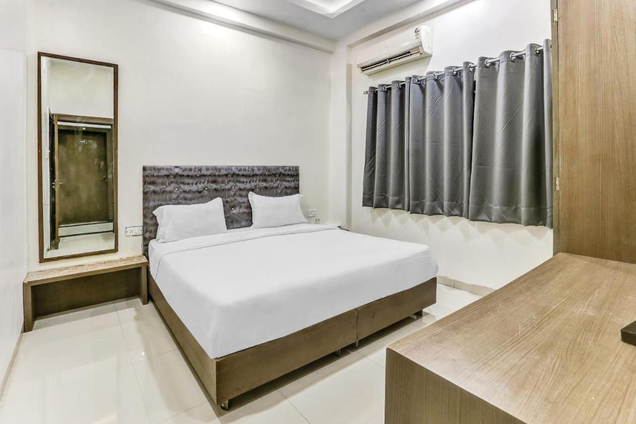 Capital O Ind699 Royal Hotel